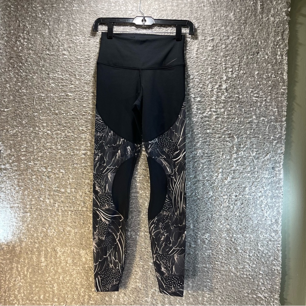 NIKE Dri-Fit Feather Print Full Length‎ Leggings Size XS Polyester Blend.